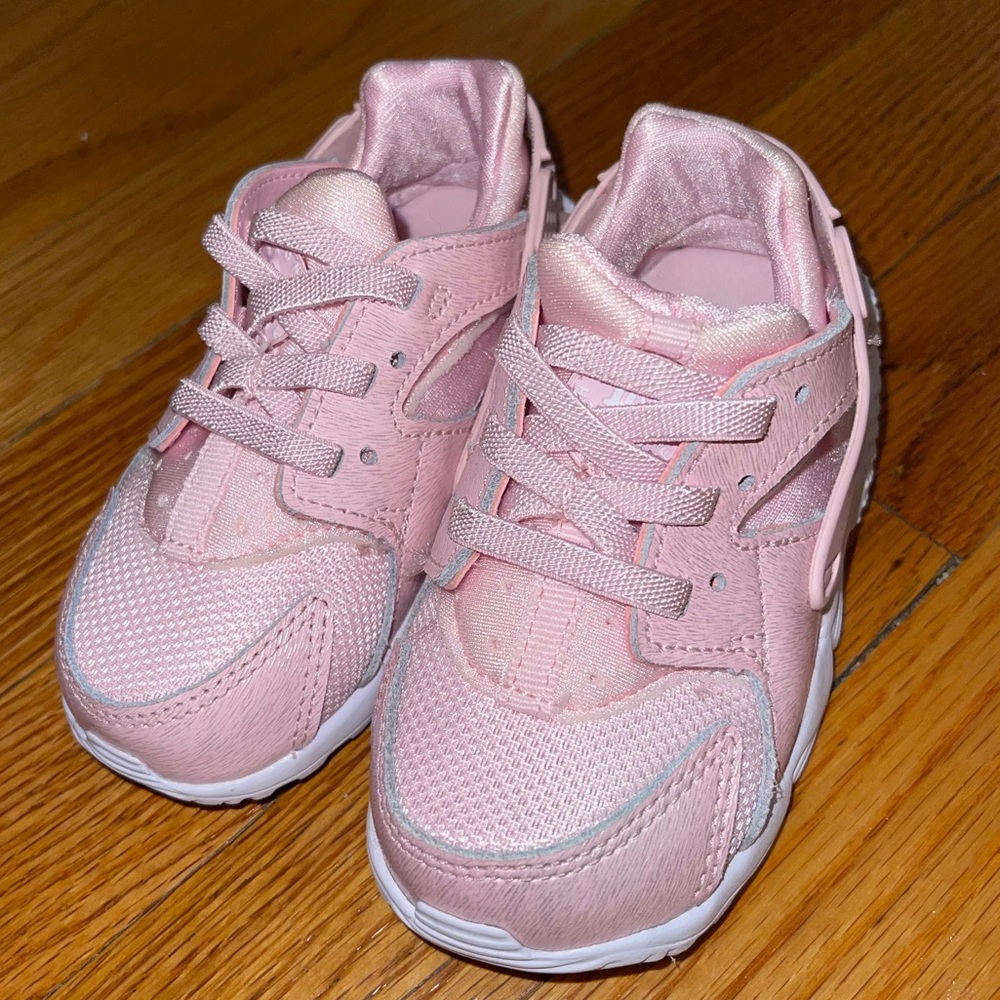 Baby pink - Nike Huarache - Toddler Girl - Size 7c